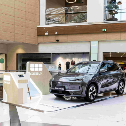Το Geely EX5 στο The Mall Athens