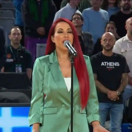 Ποια είναι η ερμηνεύτρια Μαρία Μαρούλη που συγκλόνισε με τον Εθνικό Ύμνο στη Μελβούρνη (vid)