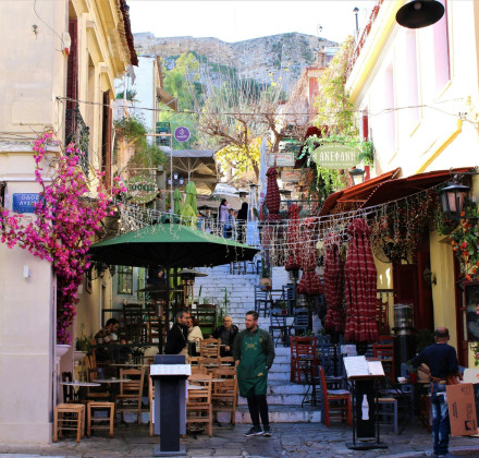 Αθήνα: Φθηνότερη από Λονδίνο και Παρίσι, αλλά όχι για τις τσέπες των Ελλήνων Αθήνα: Φθηνότερη από Λονδίνο και Παρίσι, αλλά όχι για τις τσέπες των Ελλήνων