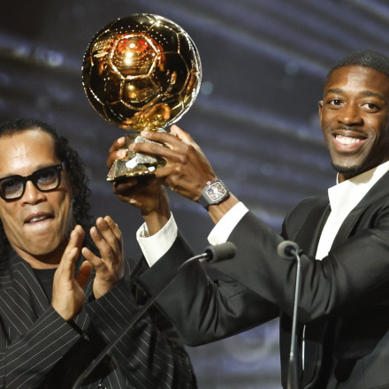 Οταν ο κάτοχος της Χρυσής Μπάλας Ντεμπελέ, έσταζε... μέλι για τον Ροναλντίνιο