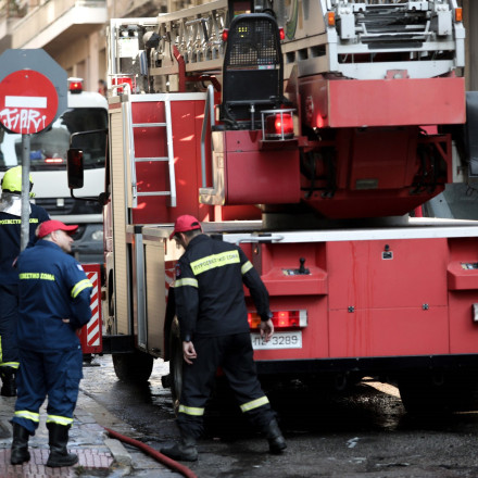 Καλλιθέα: Εμπρηστική επίθεση σε καφετέρια τα ξημερώματα - Eντοπίστηκαν υπολείμματα από γκαζάκια