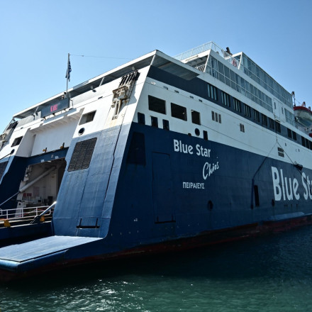 Δεμένα τα πλοία στο λιμάνι του Πειραιά την Πέμπτη - Θρήνος για τον 20χρονο ναυτικό που σκοτώθηκε