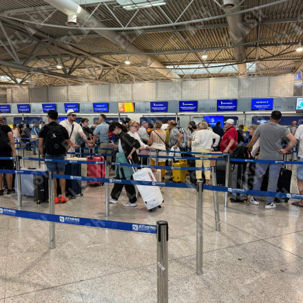 Ελ. Βενιζέλος: Ουρές, ταλαιπωρία και εκνευρισμός για δεύτερη ημέρα - Καθυστερήσεις μιάμισης ώρας