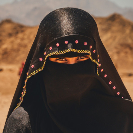 Αφγανιστάν: Οι γυναίκες χάνουν την «τελευταία τους ελπίδα» καθώς οι Ταλιμπάν απαγορεύουν το Internet