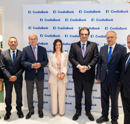 CrediaBank: Γύρισε και επίσημα σελίδα - Εγκαίνια στο πρώτο κατάστημα με το νέο λογότυπο CrediaBank: Γύρισε και επίσημα σελίδα - Εγκαίνια στο πρώτο κατάστημα με το νέο λογότυπο