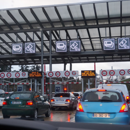 Αυξήσεις στα διόδια στην Ελλάδα, επιστροφές αντιτίμου στην Ιταλία: Δύο διαφορετικοί κόσμοι