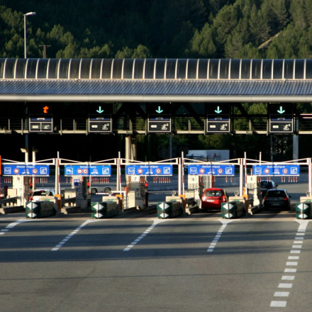 Νέα ηλεκτρονικά διόδια στους αυτοκινητόδρομους υπόσχονται τέλος στις ουρές