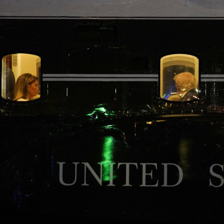 Βίντεο με συζυγικό «καβγαδάκι» μεταξύ Ντόναλντ και Μελάνια - Η στιγμή που της κουνάει το δάχτυλο