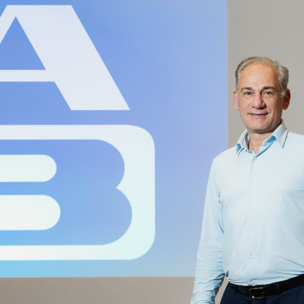 ΑΒ Βασιλόπουλος: Οι «τσιφλικάδες» franchisees και τα 900 καταστήματα το 2028