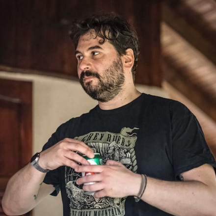 Πάρις Ρούπος: «Αυτές τις μέρες θα προτιμούσα να είμαι οτιδήποτε, εκτός από Έλληνας»