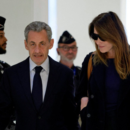 Γαλλία: Πέντε χρόνια φυλάκιση με αναστολή σε Σαρκοζί για την παράνομη χρηματοδότηση από τον Καντάφι