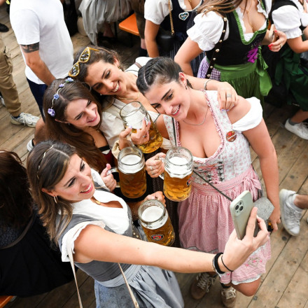 Oktoberfest «τέλος» μετά τις εκρήξεις στο Μόναχο – Ο φόβος των αρχών