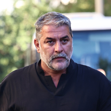 Βασίλης Μπισμπίκης: «Πέρασα ένα κοµµάτι σκληρής αλητείας, αδέσποτος στην Αθήνα με ουσίες»