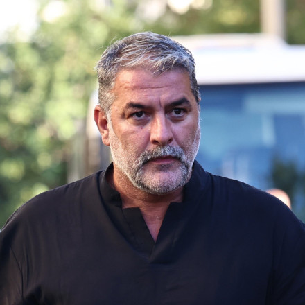 Στη Φιλοθέη ξανά ο Βασίλης Μπισμπίκης: Κέρασε γλυκά τους κατοίκους και απολογήθηκε