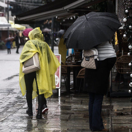 Έκτακτο δελτίο επιδείνωσης καιρού: Σε ποιες περιοχές αναμένονται βροχές και καταιγίδες