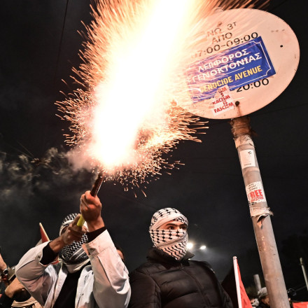 Επεισόδια και προσαγωγές στην Κηφισίας σε διαδήλωση υπέρ της Παλαιστίνης