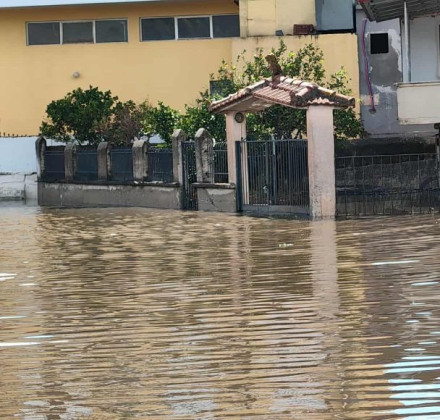 Κακοκαιρία: Πλημμύρισαν δρόμοι και σπίτια στο Αιτωλικό από την σφοδρή βροχόπτωση Κακοκαιρία: Πλημμύρισαν δρόμοι και σπίτια στο Αιτωλικό από την σφοδρή βροχόπτωση