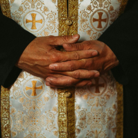 Ρόδος: Στο εδώλιο ιερέας για σεξουαλική παρενόχληση τουρίστα - Τον έγδυσε και τον άλειψε λάδι, λέει Ρόδος: Στο εδώλιο ιερέας για σεξουαλική παρενόχληση τουρίστα - Τον έγδυσε και τον άλειψε λάδι, λέει