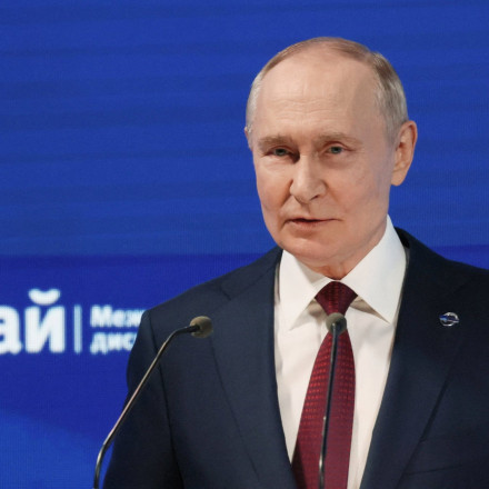 Ο Πούτιν απαντά στον Τραμπ για τη «χάρτινη τίγρη» και προειδοποιεί αν προκαλέσει η Ευρώπη τη Ρωσία