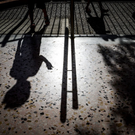 Αγία Παρασκευή: Ξεσπά η μητέρα της 13χρονης - «Της έλεγαν να γονατίσει για να τη συγχωρήσουν»