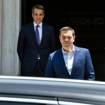 Το Μαξίμου παραλαμβάνει την πρώτη δημοσκόπηση μετά την παραίτηση Τσίπρα Το Μαξίμου παραλαμβάνει την πρώτη δημοσκόπηση μετά την παραίτηση Τσίπρα