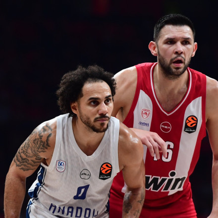 Ολυμπιακός-Εφές (78-82): Ο δαιμόνιος Λαρκιν και ο καθοριστικός Κορντινιέ σόκαραν τους Πειραιώτες