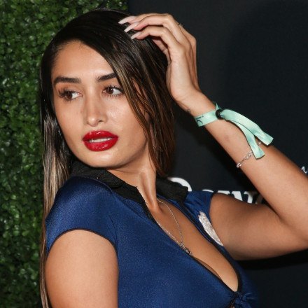 Ανθρωποκυνηγητό για «καυτό» μοντέλο του Penthouse - Η Mia Ventura και η αδυναμία στους ηλικιωμένους