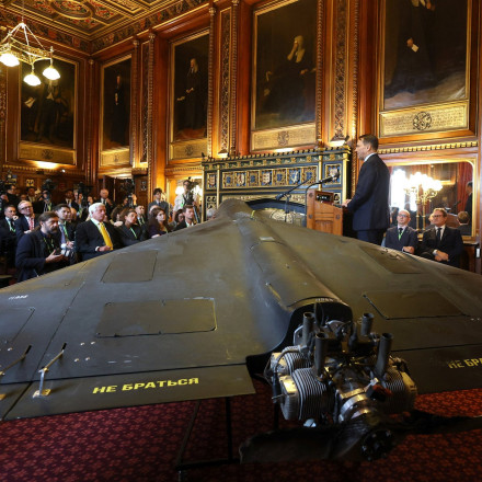 «Καμπανάκι» Πολωνού ΥΠΕΞ για ρωσική επίθεση «βαθιά» στην Ευρώπη: Έφερε στο Λονδίνο ρωσικό drone