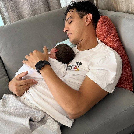 Τζένη Θεωνά: Οι πρώτες φωτογραφίες του νεογέννητου μωρού στην αγκαλιά του μπαμπά Δήμου Αναστασιάδη