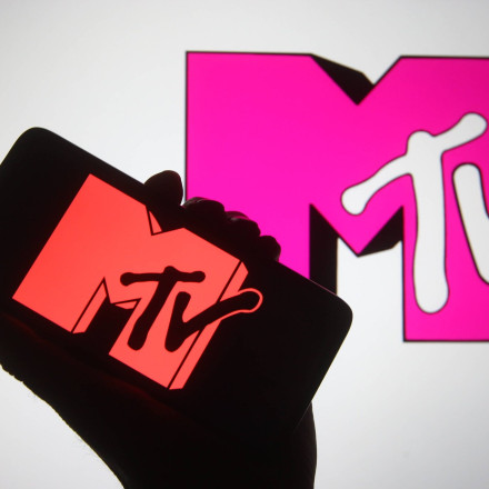 MTV: Το πείραμα που έφερε επανάσταση στη μουσική, δημιούργησε icons και άλλαξε ριζικά την τηλεόραση