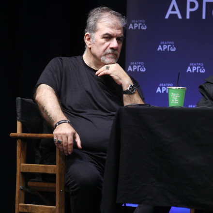 Δημήτρης Σταρόβας: «Δεν μπορώ να παίξω και να τραγουδήσω ταυτόχρονα, χάνω τον ρυθμό» Δημήτρης Σταρόβας: «Δεν μπορώ να παίξω και να τραγουδήσω ταυτόχρονα, χάνω τον ρυθμό»