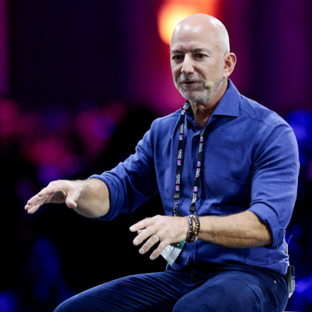 Η χρονοδιείσδυση του Τζεφ Μπέζος στο 2045: Ρομπότ θα δουλεύουν στη Γη, άνθρωποι θα ζουν στο διάστημα