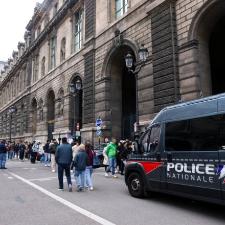 Μουσείο Λούβρου: Σε 7 λεπτά «σήκωσαν» ανεκτίμητα κοσμήματα- Νέα στοιχεία για την καταδρομική ληστεία