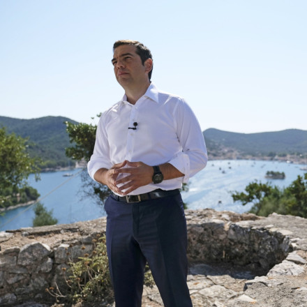 «Σεισμός» με το βιβλίο του Τσίπρα - Ο εκδοτικός οίκος καταγγέλλει υποκλοπή αρχείων της «Ιθάκης»