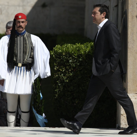 Αιχμές Τσίπρα για Άγνωστο Στρατιώτη: «Ιδιοκτήτης του μνημείου είναι ο λαός, όχι ο κ. Μητσοτάκης»