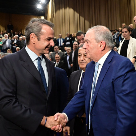 Μαξίμου για Καραμανλή: Επίκαιρος μετά τις επιθέσεις της αντιπολίτευσης στη δικαιοσύνη