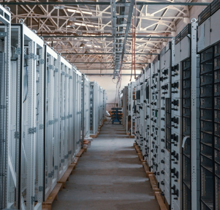 AI vs ξηρασία: Το κρυφό περιβαλλοντικό κόστος των μεγάλων τεχνολογικών έργων στην Ευρώπη AI vs ξηρασία: Το κρυφό περιβαλλοντικό κόστος των μεγάλων τεχνολογικών έργων στην Ευρώπη