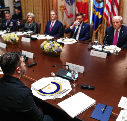 Οι Tomahawks και το στοίχημα για ειρήνη στην Ουκρανία: Όλα όσα είπαν Τραμπ-Ζελένσκι στον Λευκό Οίκο Οι Tomahawks και το στοίχημα για ειρήνη στην Ουκρανία: Όλα όσα είπαν Τραμπ-Ζελένσκι στον Λευκό Οίκο