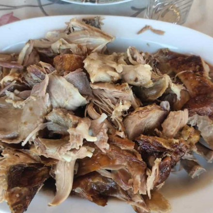 Η γκιόσα, το αρνί και ο… Άγνωστος Στρατιώτης: Τα «μαγειρέματα» μιας τηλεοπτικής γκάφας στο Ναύπλιο