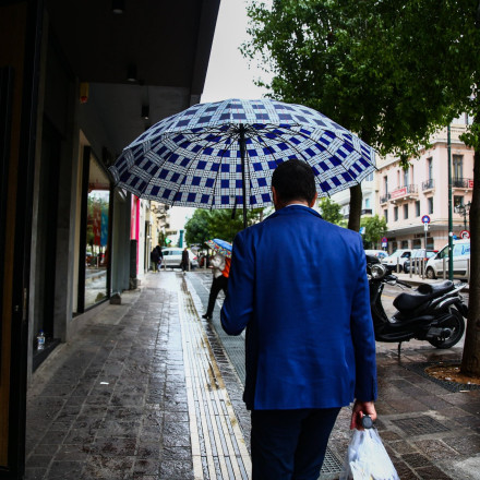 Αλλάζει σκηνικό ο καιρός: Πού αναμένονται βροχές και πτώση θερμοκρασίας