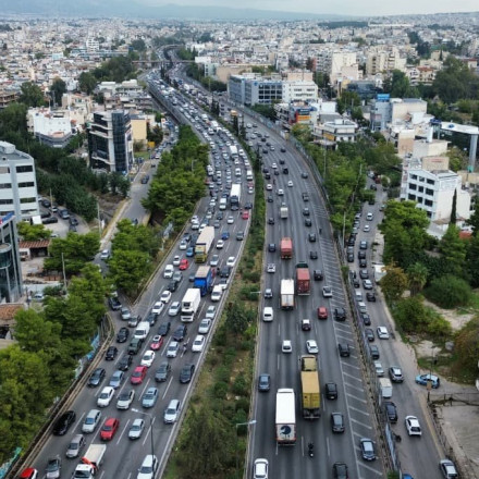 Κίνηση: «Έμφραγμα» σε Κηφισό και Αττική Οδό - Ουρές χιλιομέτρων λόγω βροχής
