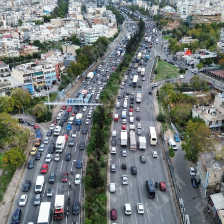 Κίνηση: Κυκλοφοριακό χάος στον Κηφισό - Μεγάλες καθυστερήσεις και στην Αττική Οδό