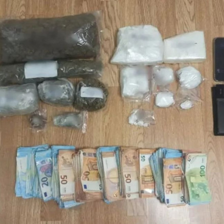 Χειροπέδες σε 47χρονο για διακίνηση ναρκωτικών – Είχε κρύψει κοκαΐνη και χασίς σε κοτέτσι