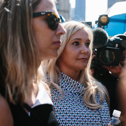 Βιρτζίνια Τζουφρέ: Νέο απόσπασμα «καίει» γνωστό πρωθυπουργό - «Τον ικέτευα για τη ζωή μου»