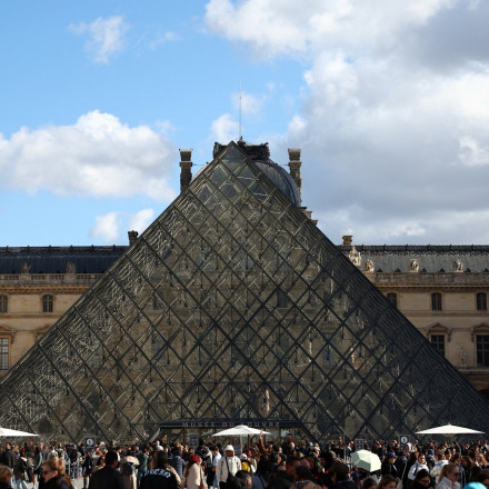 Λούβρο: Συνελήφθη και τρίτος ύποπτος για την «κλοπή του αιώνα» - Οι πρώτες πληροφορίες