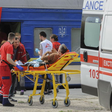 Μακελειό στην Ουκρανία: Βομβιστής αυτοκτονίας εκτινάχθηκε σε αποβάθρα τρένου - Νεκροί και τραυματίες