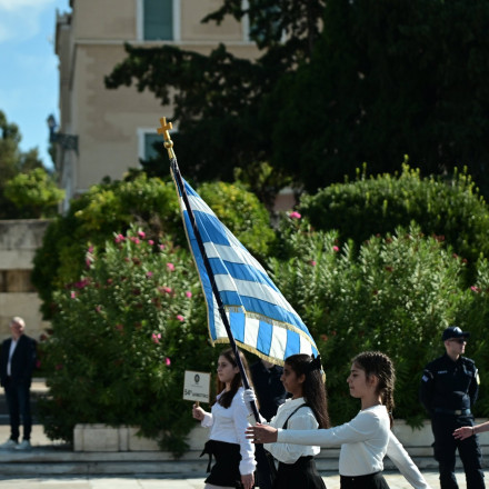 28η Οκτωβρίου: Ποιοι δρόμοι θα κλείσουν σε Αθήνα και Πειραιά για τις παρελάσεις