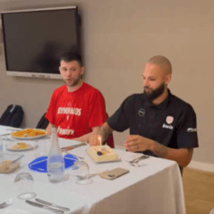 Ολυμπιακός: Οι ευχές της ΚΑΕ, το «happy birthday» και η τούρτα στον Φουρνιέ Ολυμπιακός: Οι ευχές της ΚΑΕ, το «happy birthday» και η τούρτα στον Φουρνιέ