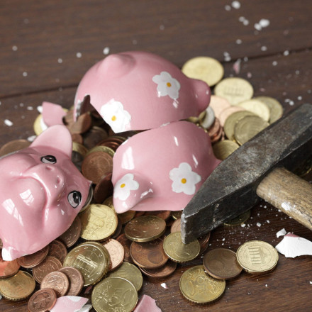 Παγκόσμια Ημέρα Αποταμίευσης: Στην Ελλάδα καταναλώνουμε με μανία αλλά δεν βάζουμε τίποτα «στην άκρη»