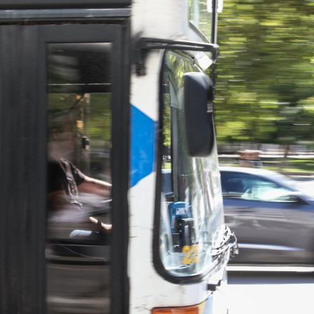 Πειραιάς: Ακρωτηριάστηκε η 72χρονη που παρασύρθηκε από λεωφορείο - Πώς έγινε το τροχαίο